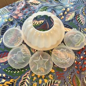 Vintage 70s Tupperware Holiday Jello Mold